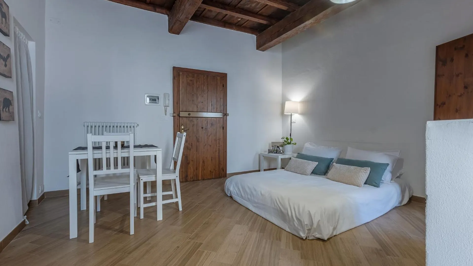 Nel Centro Storico Lovely Apartment フェラーラ